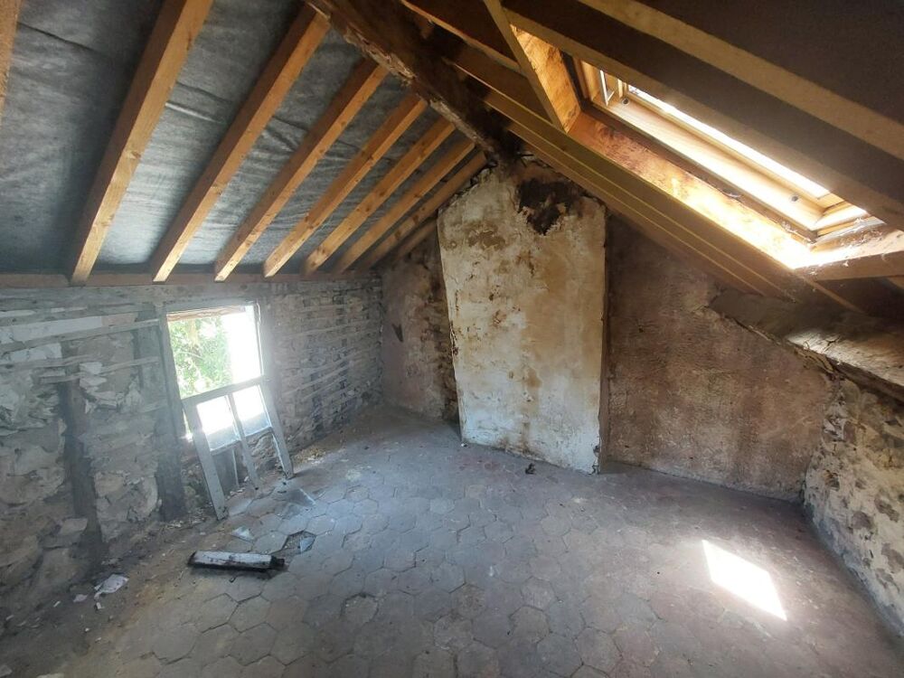 Appartement de caractère à aménager  Dernier étage  Centre-ville Fontainebleau