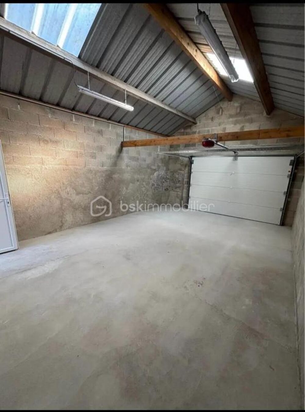 Maison mitoyenne entièrement RÉNOVÉE