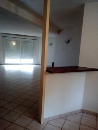  Appartement à louer 3 pièces 79 m²