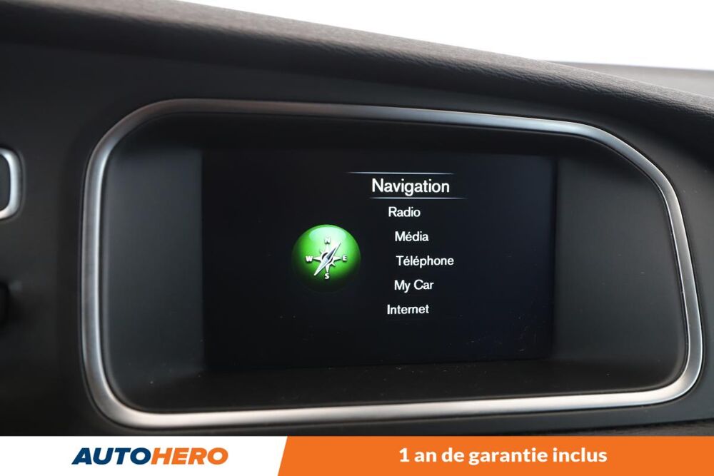V40 1.6 D2 Momentum 115 ch 2015 occasion 92130 Issy-les-Moulineaux