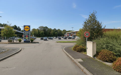   A LOUER - LOCAL COMMERCIAL - CHANTONNAY 