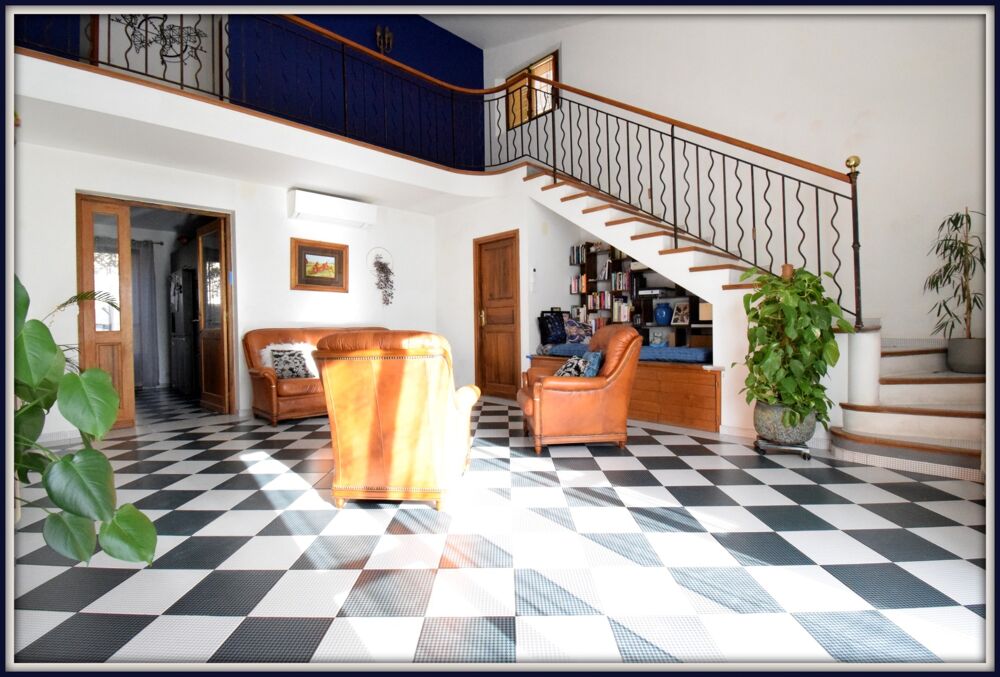 Villa quatre pièces, un deux pièces et un studio indépendant. Belle rentabilité. Centre ville. Vidéo disponible