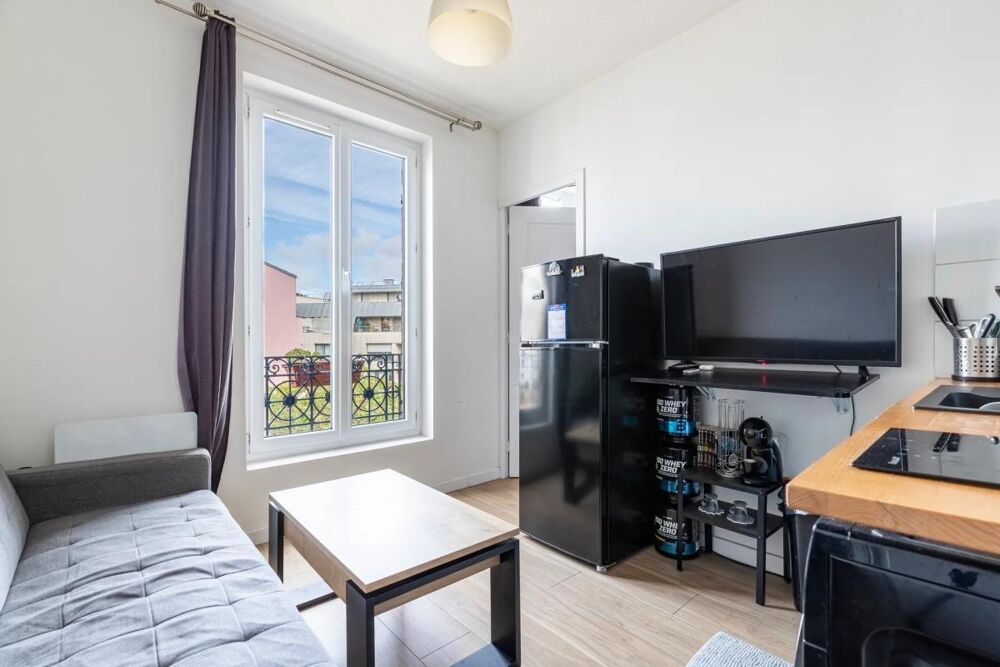 Paris 18e  2 pièces avec vue dégagée