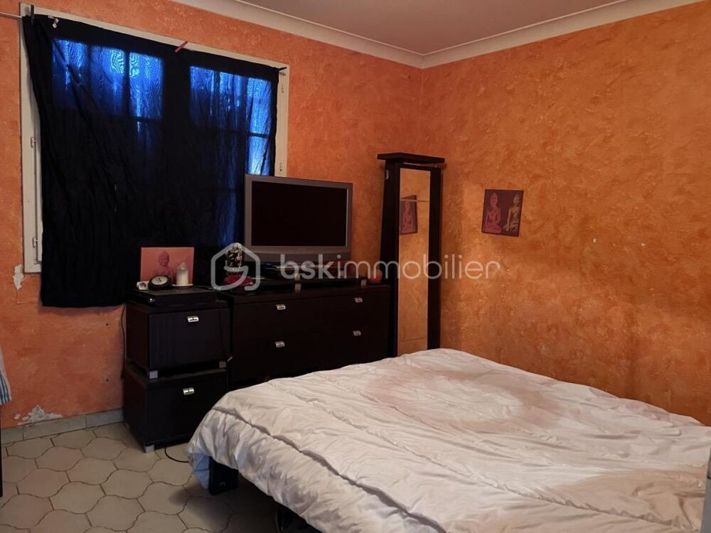 Vente Maison villa de plain pied à rénover de 65,51  m2  avec terrasse couverte de 16 m2 sur 489 m2 de terrain Frontignan