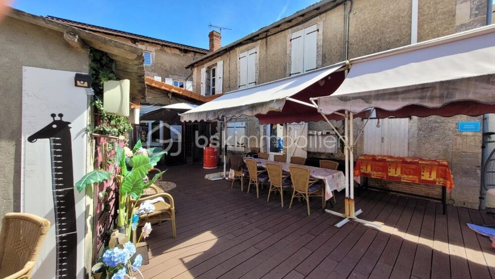 Vente Propriété/Château Lieu de vie unique de 280 m² – Ancien bar-hôtel-restaurant réinventé sur les 'Terres de haute Charente' Roumazieres loubert