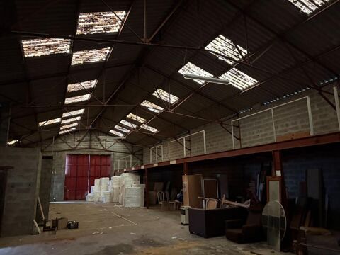   OPPORTUNITÉ  - ENTREPÔT 2000 m², TERRAIN CLÔTURÉ 5.500 M² 