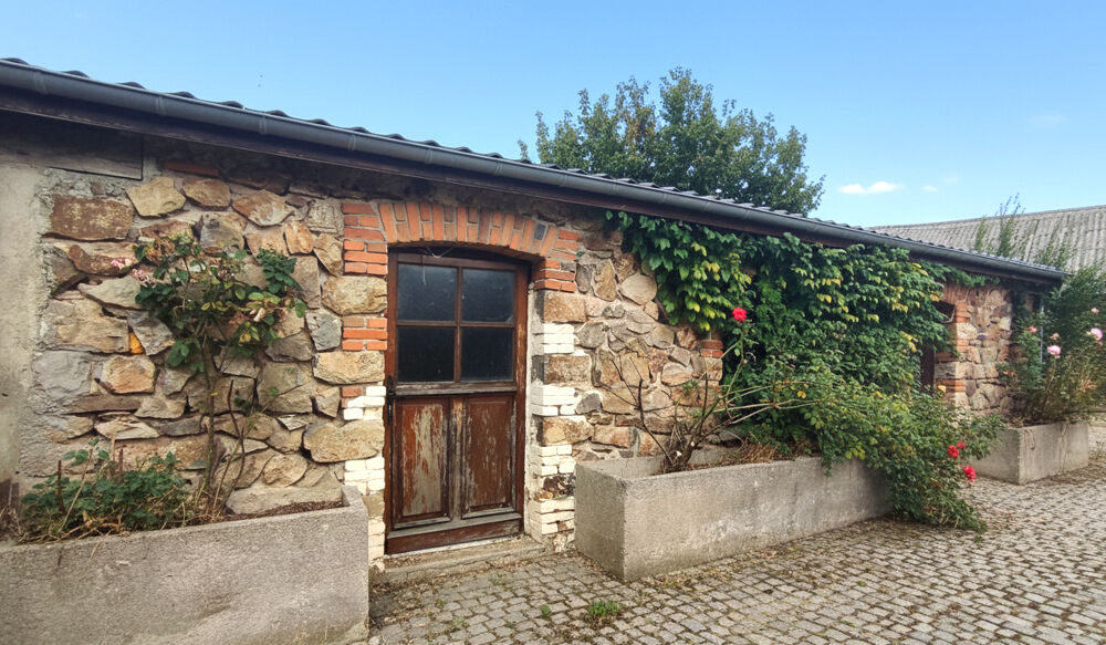 Ensemble immobilier en pierre avec terrain attenant de 5067m2 Soursac 19550