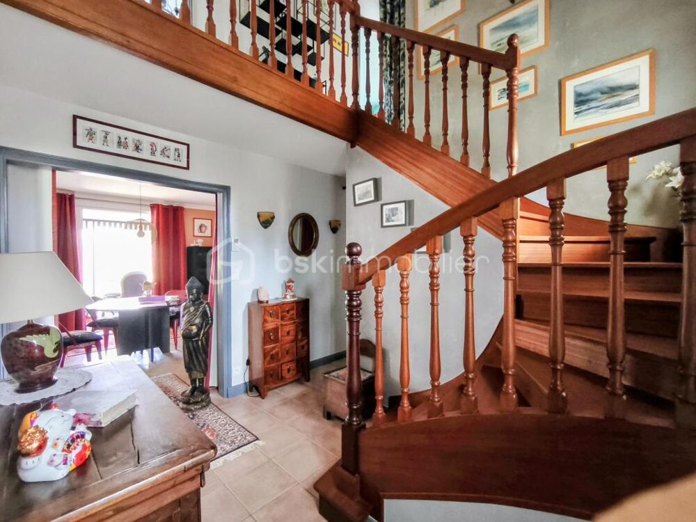 À vendre à Ploërmel  Maison familiale Néo Bretonne d'environ 133,54 m² avec jardin d'environ 526 m²