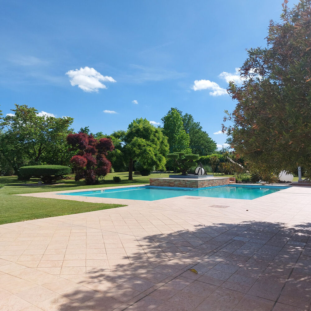 Vente Maison Maison à vendre 13 pièces MONTAUBAN (82), salle de reception, parking, bureaux, cave, dépendances,  parc de 8000m2, 2 entrées in Montauban