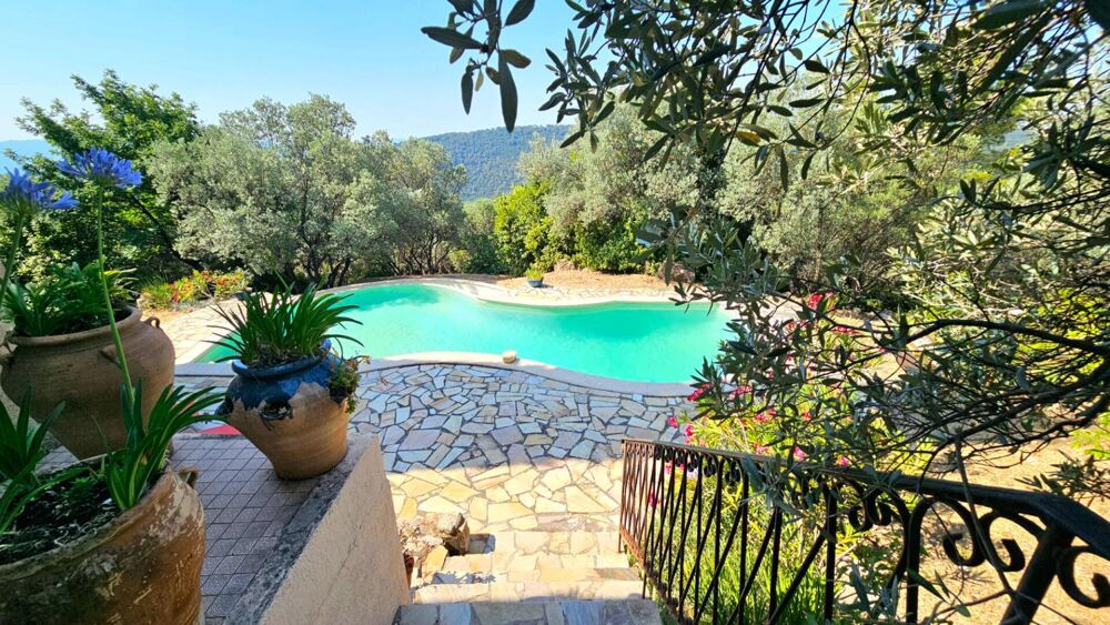 Villa de caractère , piscine originale, vue dégagée à 180 °