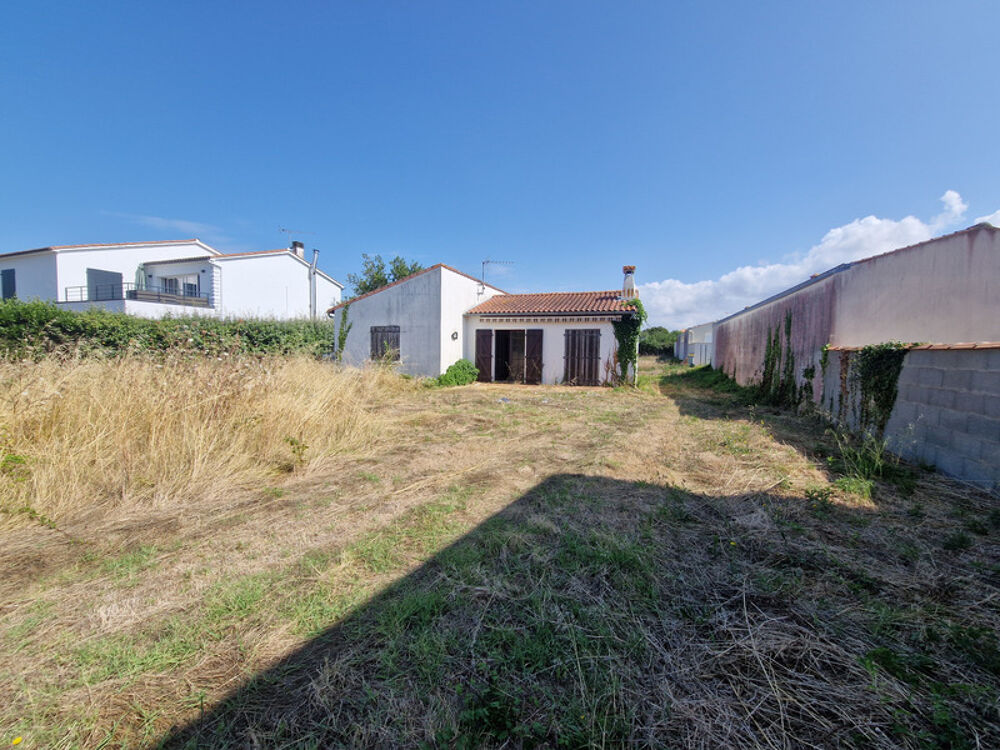 Maison à vendre 3 pièces avec garage sur 1 648 m² de terrain FOURAS (17)