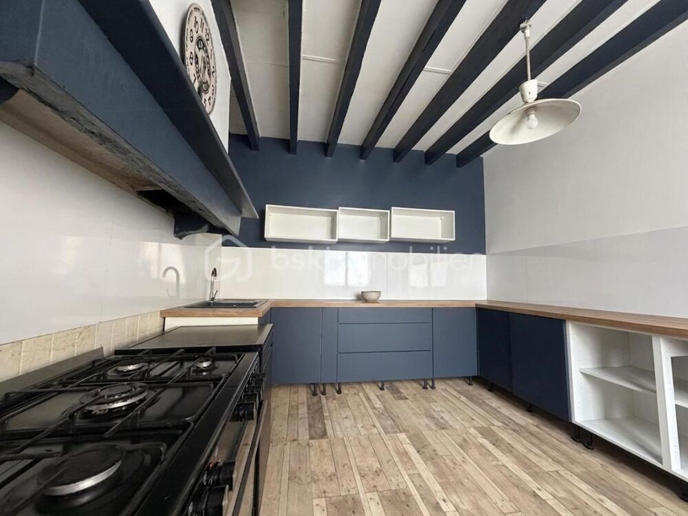 Maison atypique au calme avec terrasse, jardin et beau potentiel daménagement