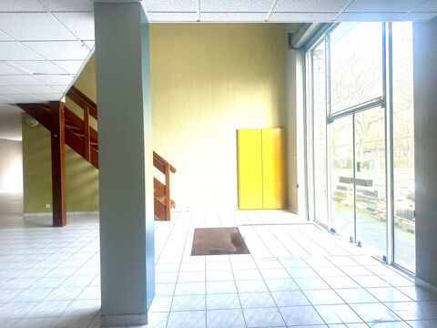 Rare place verdun &agrave; Saumur &agrave; louer un local commercial de 268m&sup2; 2175 49400 Saumur