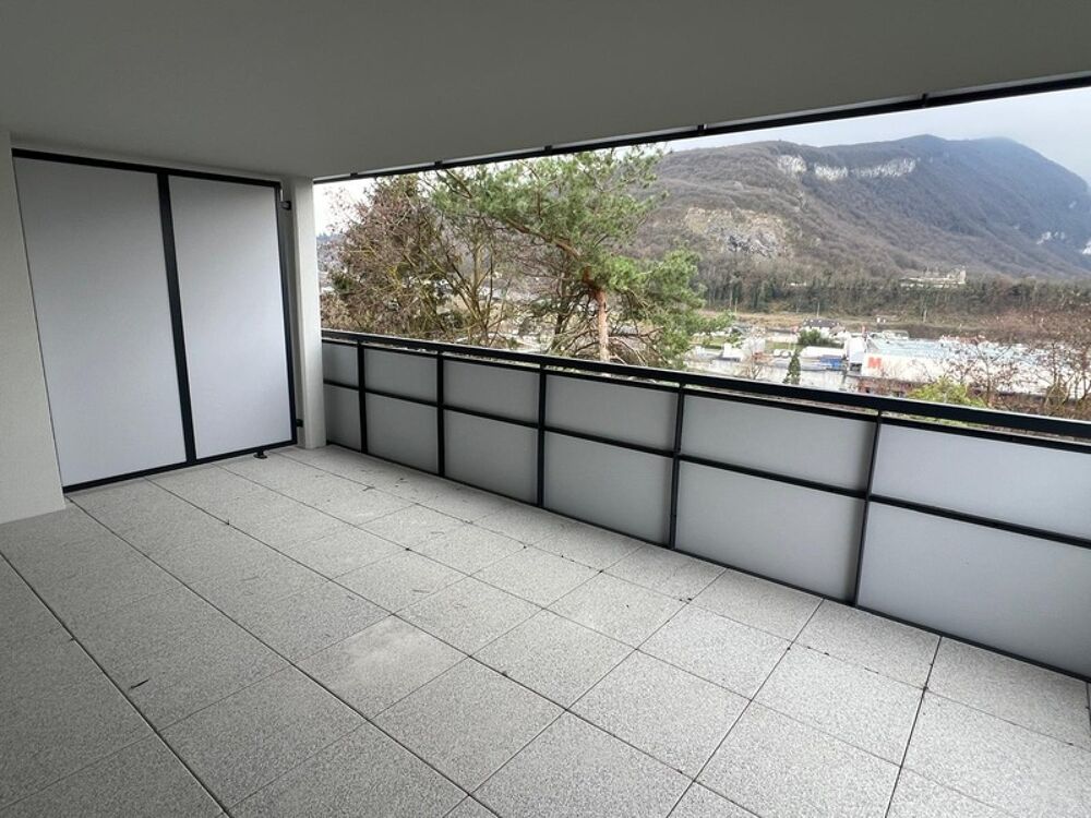 À vendre  Appartement T4 attique traversant de 106,15 m² avec terrasses et vue dégagée à Annemasse (74)