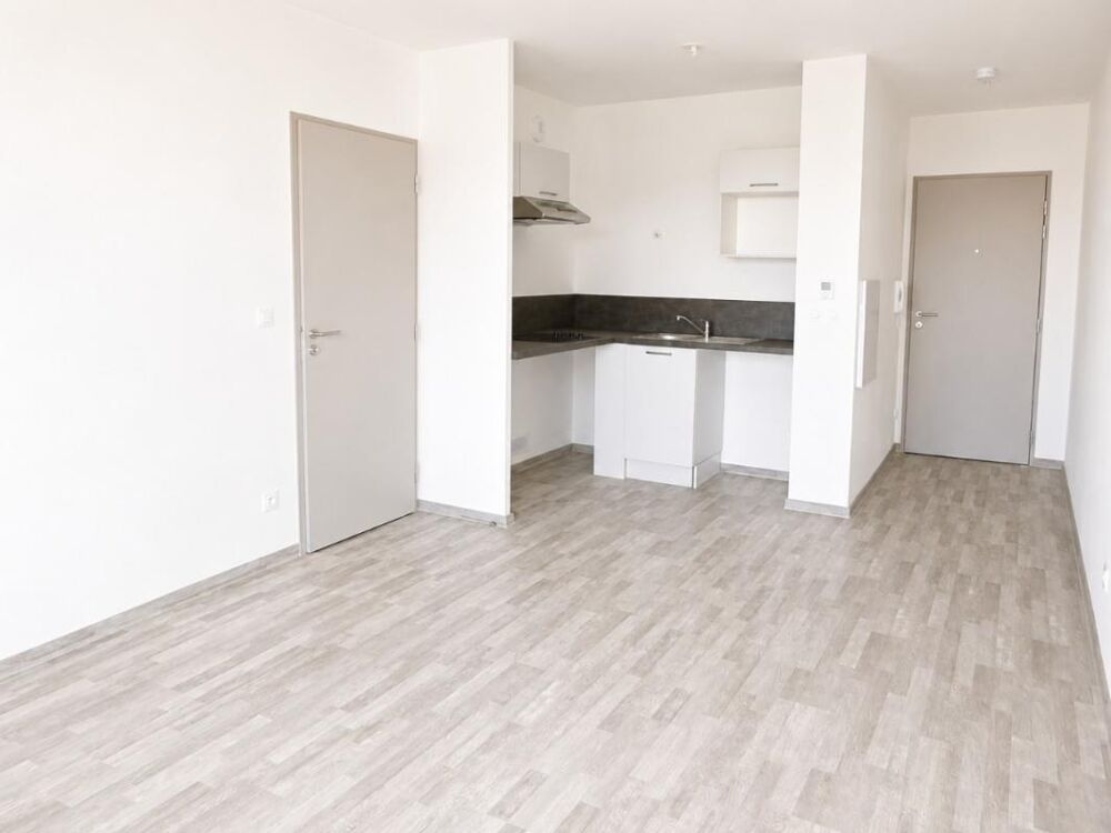 Location Appartement Beau studio avec terrasse et parking à MARSEILLE Marseille 15