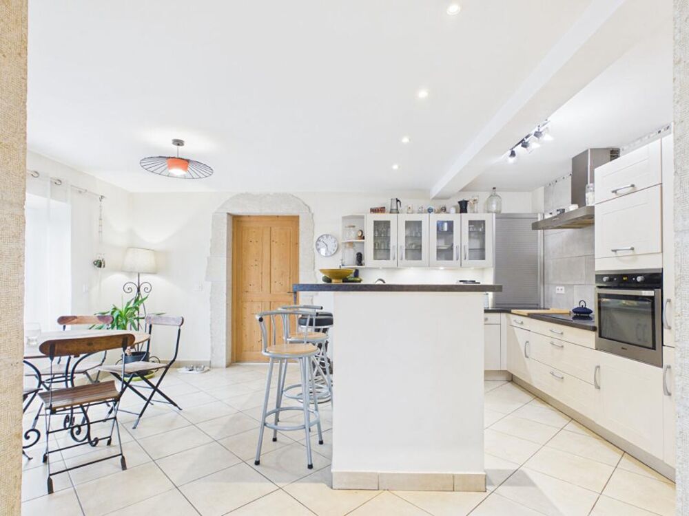 Vente Maison Maison de caractère en pierre, beaux volumes et grand terrain Challonges