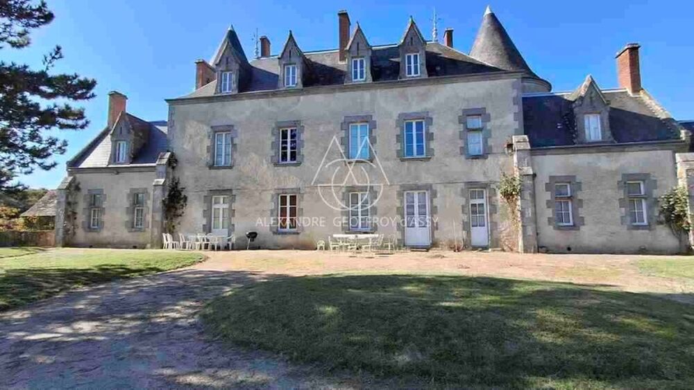 Exceptionnel château XV-XVI et XIXe avec son hameau et ses 108 hectares avec possibilité dacheter 200ha attenants supplémentair