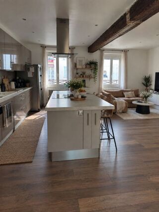  Appartement à louer 4 pièces 120 m²