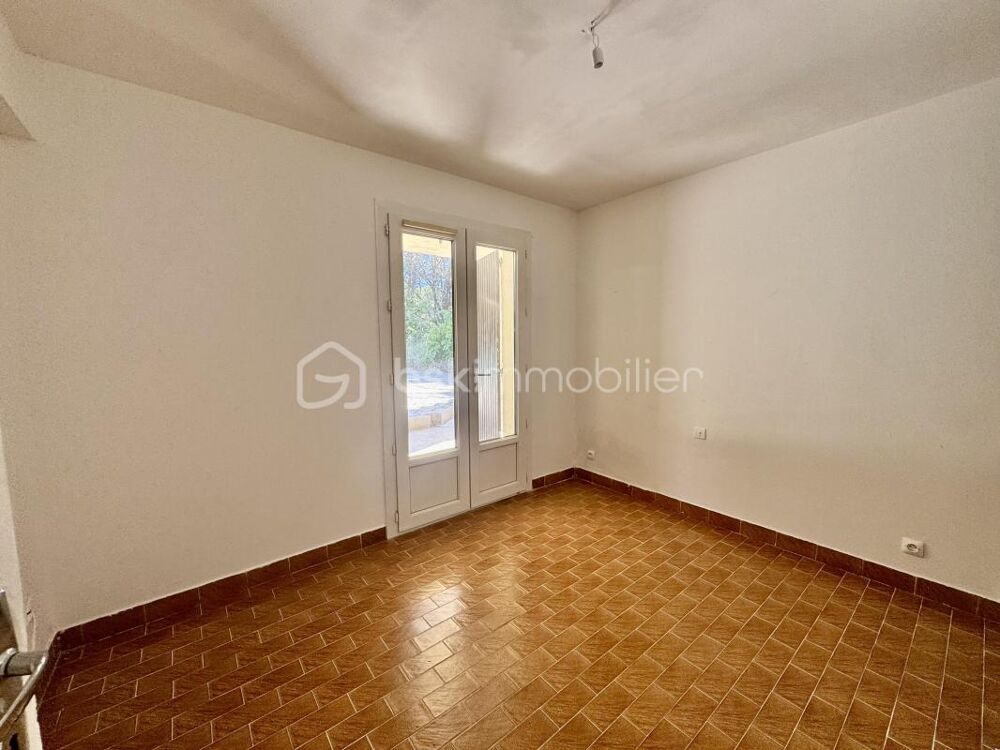 Appartement vide dans villa de type 4