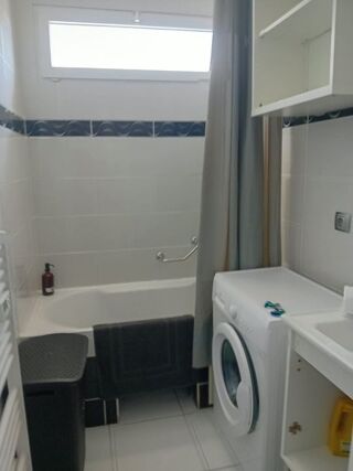  Appartement à louer 4 pièces 80 m²