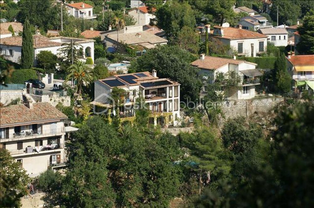 VENCE  Quartier résidentiel très recherché de l'Ara  Élégante villa familiale avec piscine, ascenseur et fort potentiel de div