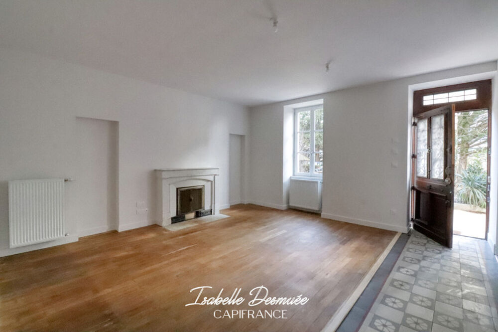 Tullins-Fures  Maison de caractère rénovée  166 m²  4 chambres  Jardin