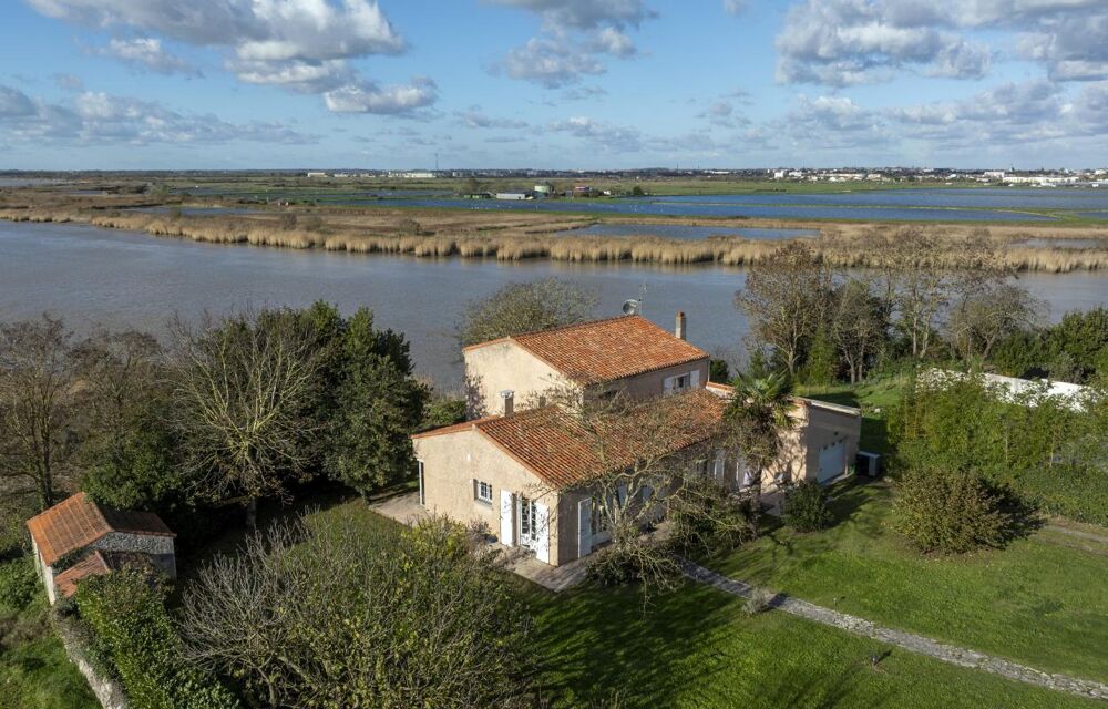 Maison 6 pièces 187 m² · à Echillais · 187 m² · 440 000 €