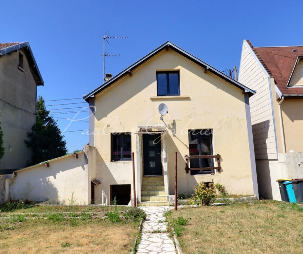 Petite maison rénovée Sté Cécile avec jardin, garage, sous-sol et dépendances