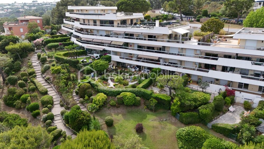 Studio rez de jardin dans une bel résidence le Saphir vue mer ,calme, piscine, parking ,cave