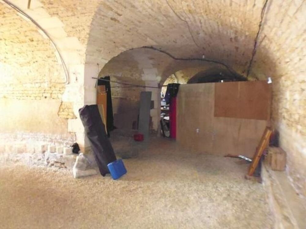 Corps de ferme semi autonome de 1027m² de bâtiments sur un terrain de 2.8 hectares