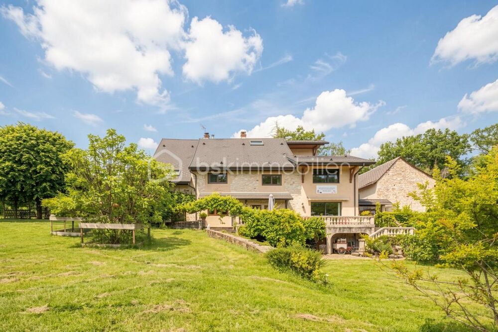 Maison de caractère de 250 m² avec 3 gîtes indépendants à fort potentiel touristique