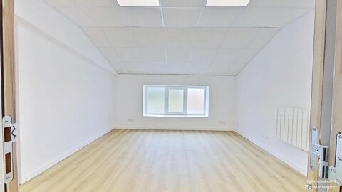 Location local d'activité 136 m² à METZ  Porte sectionnelle  Accès utilitaires 1250 57000 Metz