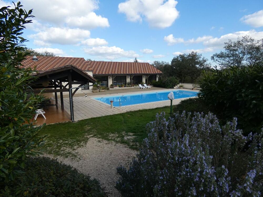 Ensemble immobilier de caractère en Dordogne - grands espaces