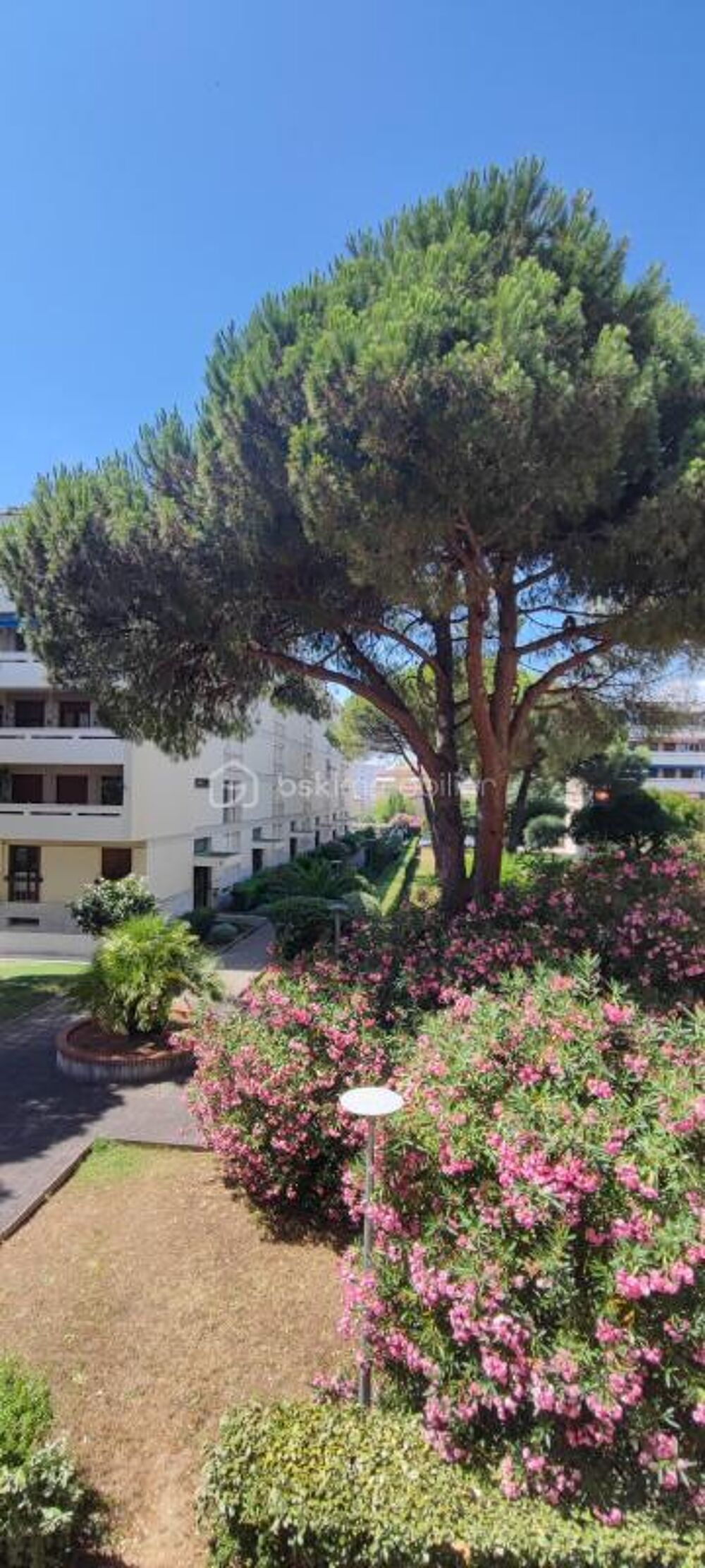 Vente Appartement superbe T2 traversant de 49 m2 avec terrasse plage et port Frejus