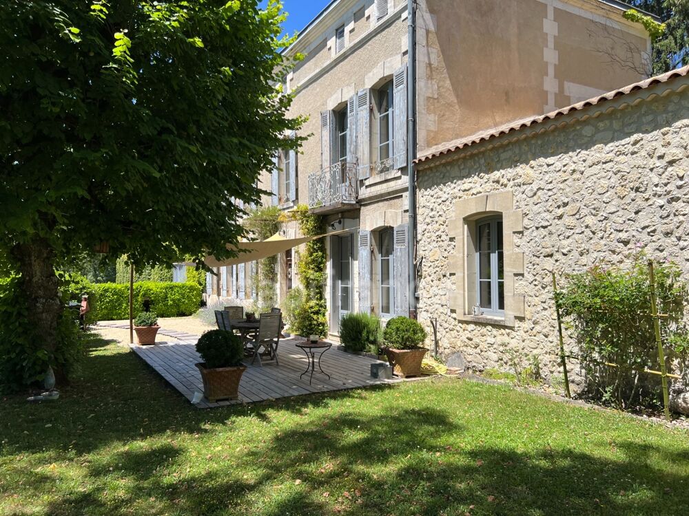 Maison 7 pièces 270 m² · à Montguyon · 270 m² · 384 000 €