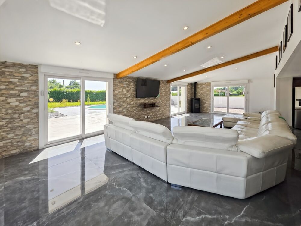 Vente Maison MAISON CONTEMPORAINE DE STANDING AVEC PISCINE – COMMENAILLES (JURA) Commenailles
