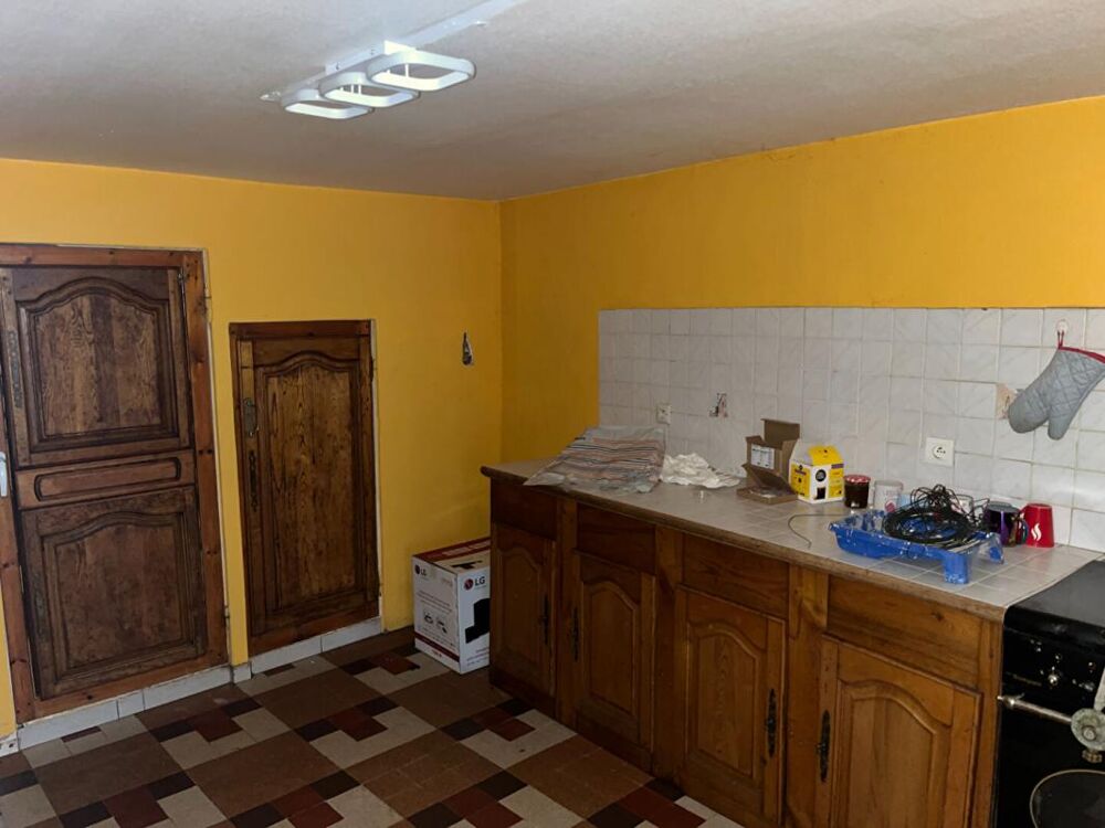 Maison de 63 m2 à Le vigeant , 2 chambres , jardin de 580 m2 avec grange