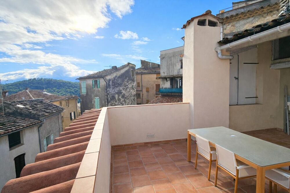 Opportunité exceptionnelle pour investisseurs : grande maison avec terrasse