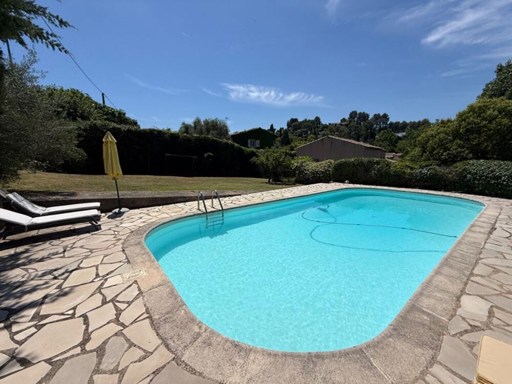VILLA PROVENCALE RENOVÉE AVEC PISCINE, TERRASSES ET JARDIN