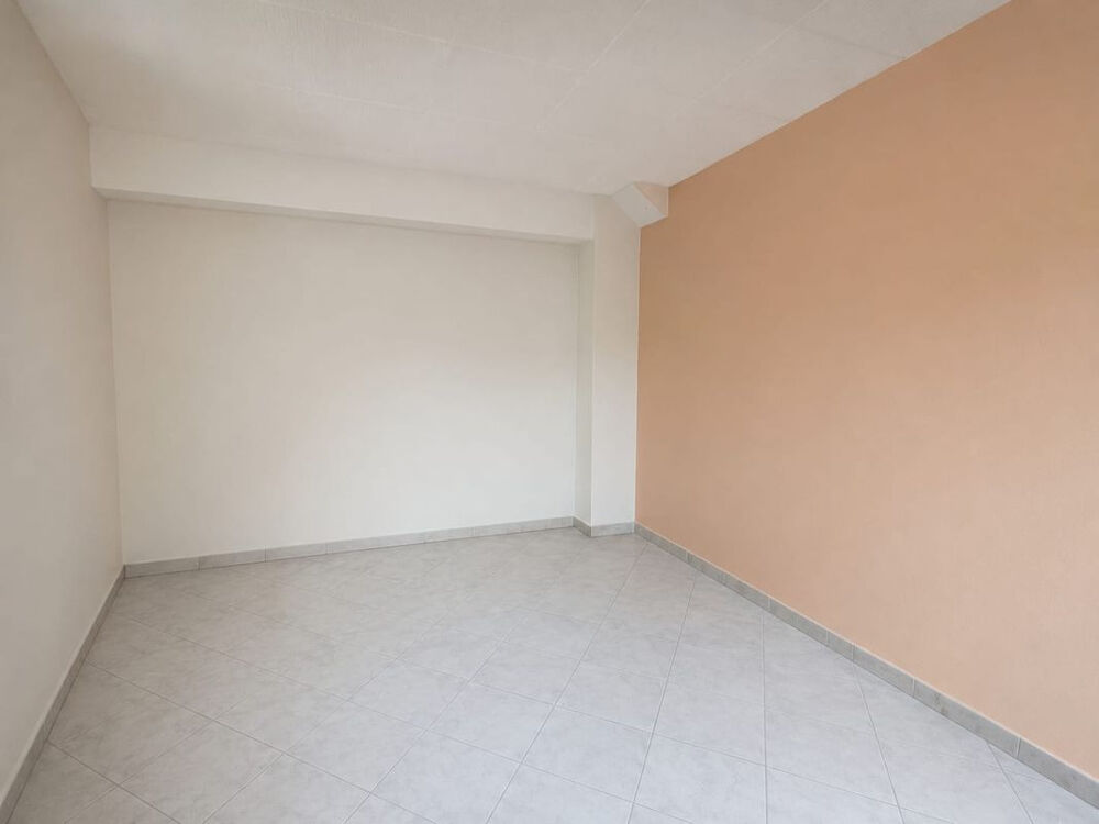 Vente Appartement Appartement 85 m² à rénover - Quartier d'Anthéor  - Cave de 63 m² de plain-pied Saint raphael