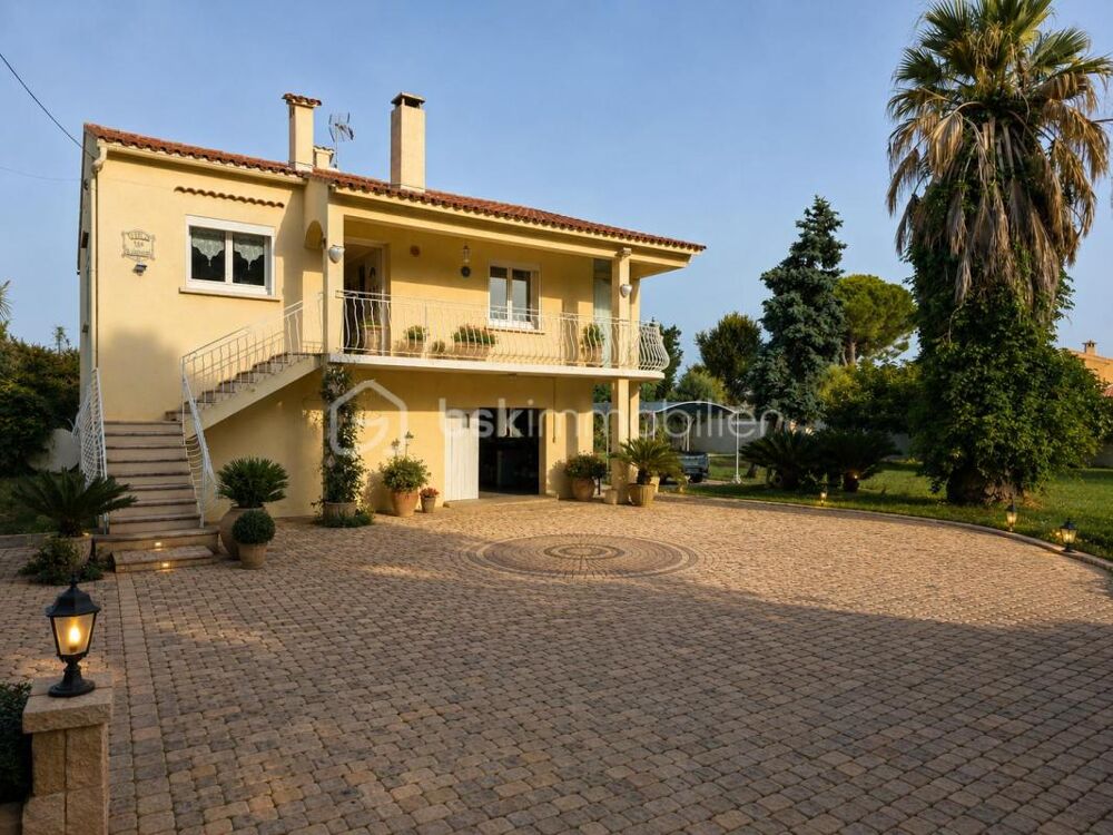 MAISON 4 PIÈCES  3 CHAMBRES  95 M² + 95 M² DE GARAGE  TERRAIN 653 M²  POTENTIEL RARE !