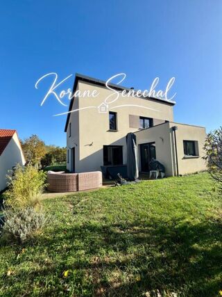 Vente Maison Belle maison de 163,5 m² avec 4 chambres et de très beaux volumes à Connerré ! Connerre