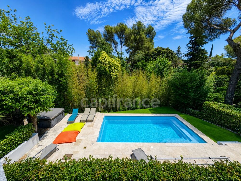 Vente Maison Maison à vendre 5 pièces FREJUS (83), piscine, jacuzzi, terrasses, jardin, garage Frejus