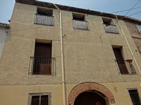 Dpt Pyrénées Orientales (66), à vendre ESPIRA DE L'AGLY immeuble de 202 m² avec 2 T3 un garage et une cour 188000 Espira-de-l'Agly (66600)