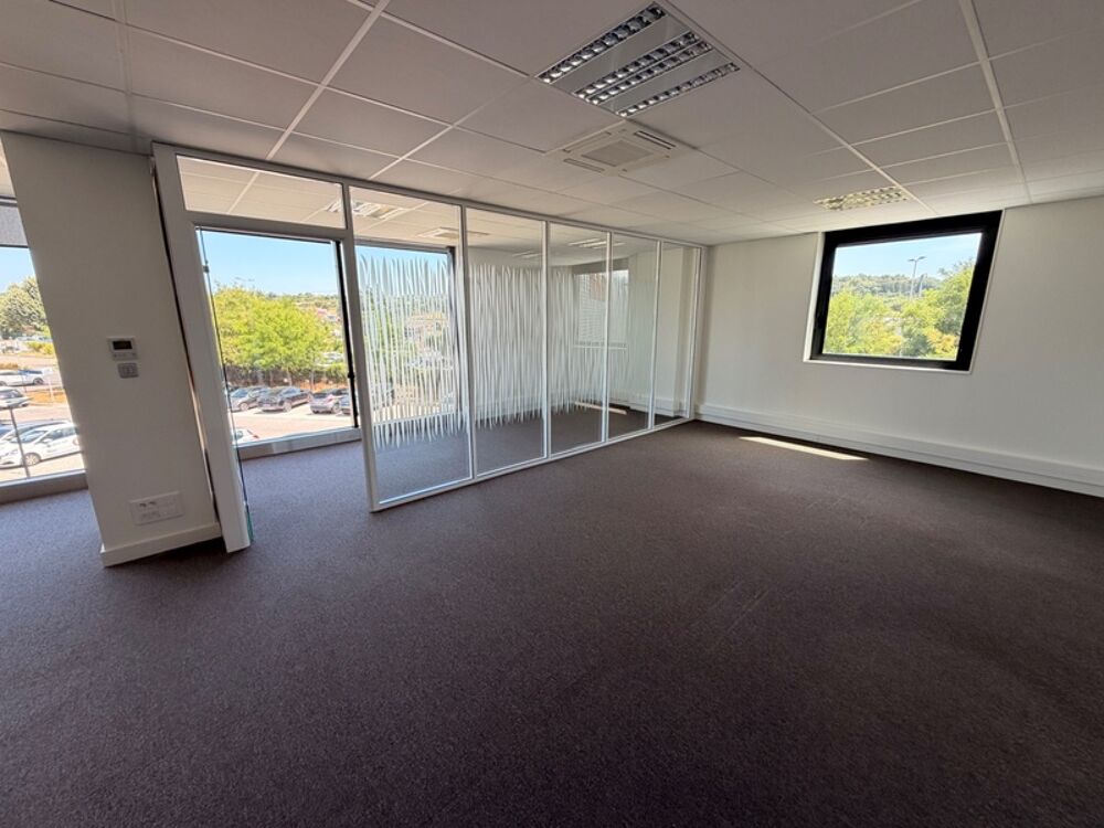   bureaux à vendre CHAPONOST (69) magnifique plateau de 160m2 dans l'immeuble LW1, face à la gare de Chaponost Chaponost
