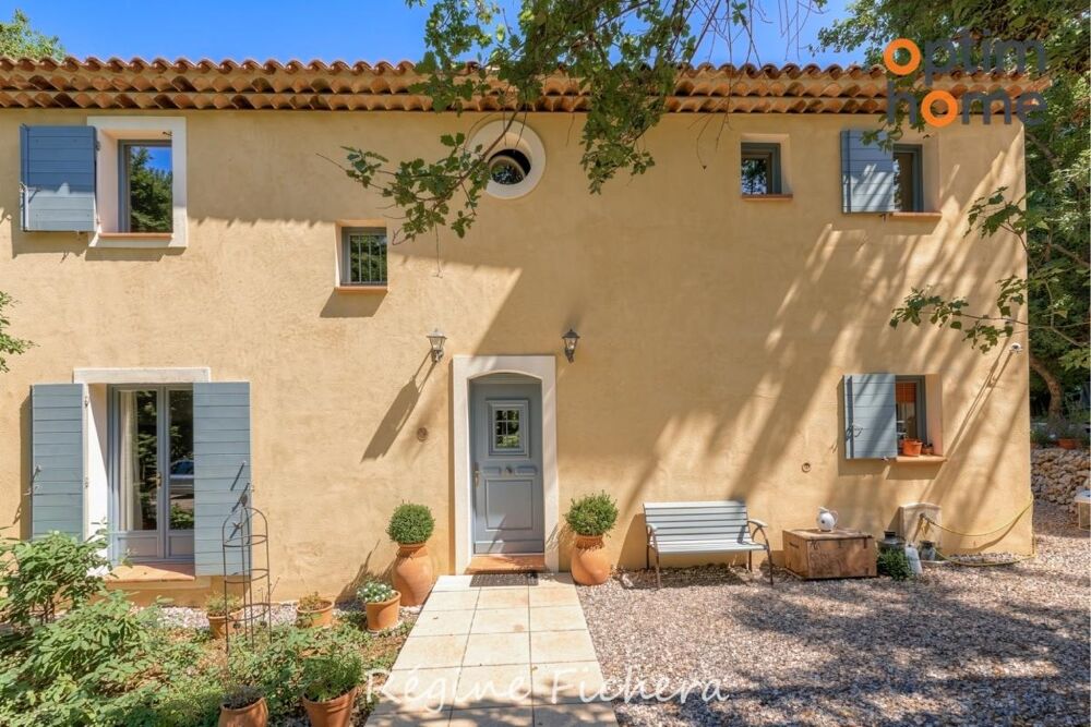 Puyloubier  Maison d'architecte au pied de la montagne Sainte-Victoire