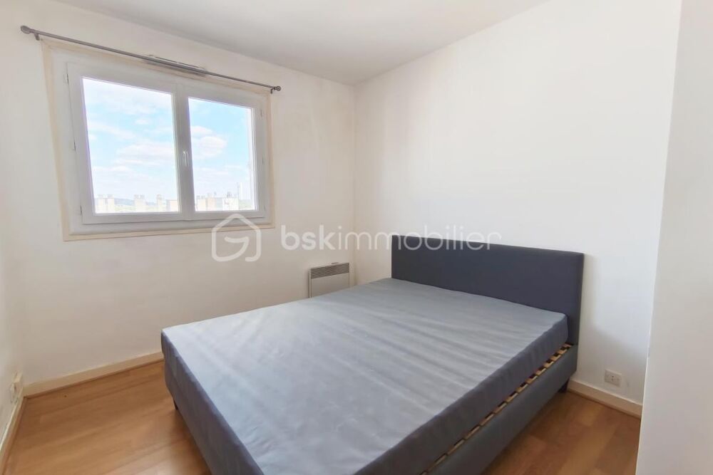 Vente Appartement Appartement 3 pièces traversant au dernier étage avec vue Tour Eiffel Versailles