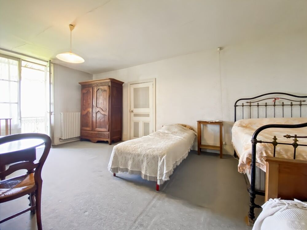 Maison de caractère Uchizy  200 m² habitables  Terrain de 6 565 m²