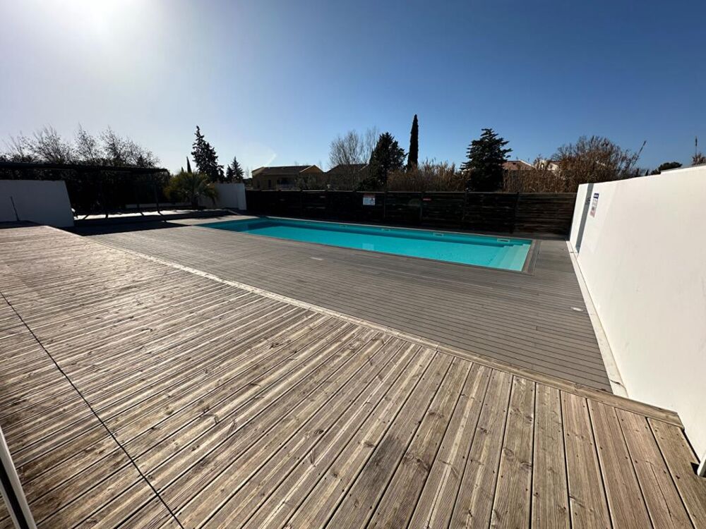 Studio de charme dans une résidence de vacances à Éguilles