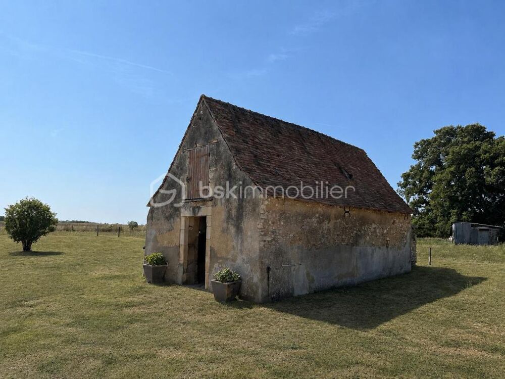 Propriété et bâtiments annexes sur belle parcelle terrain